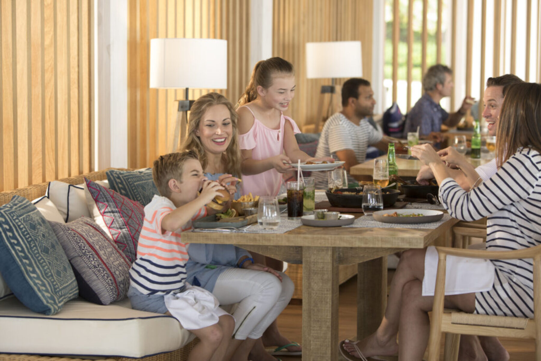 A family eating together at Casa de Campo